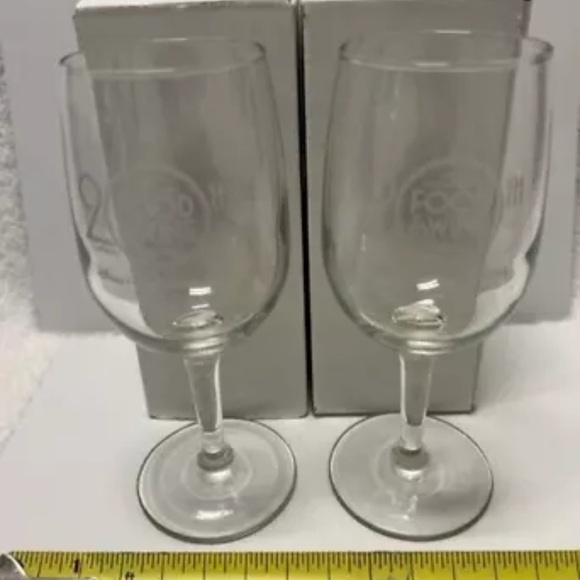 Large 20th Food & Wine Festival Disney Passholder Collectible Wine Glass - Picture 1 of 7